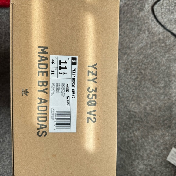 Men’s Size 11.5 Yeezy Boost Onyx Colorway BRAND NEW